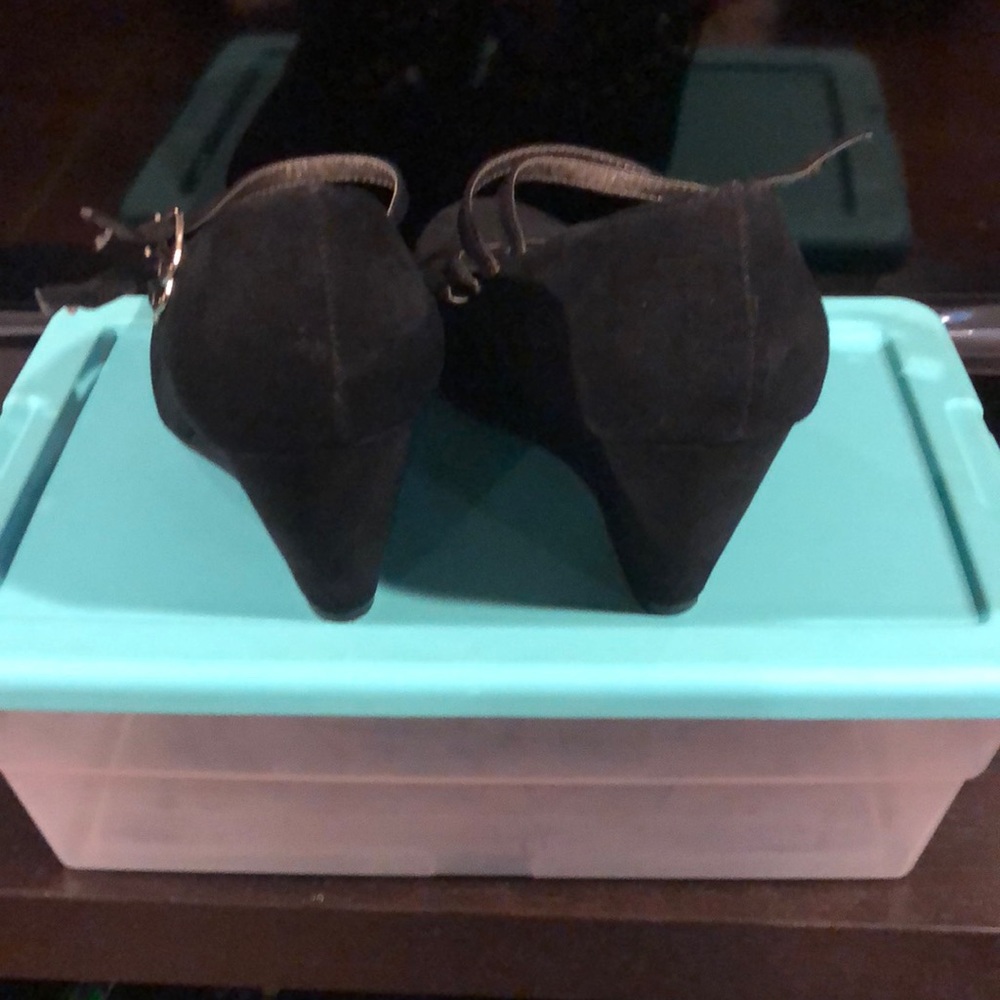 Shoes - Picture 4 of 7